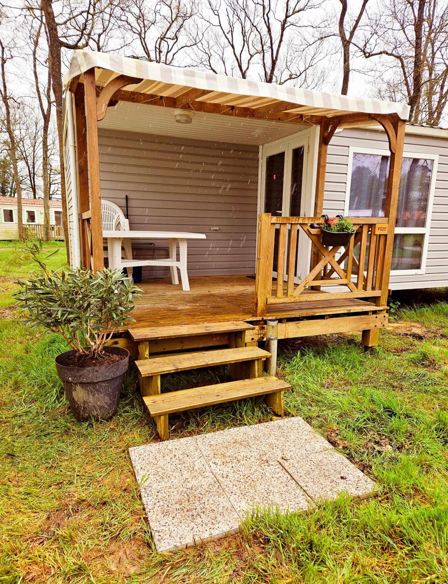 Bungalow Cosy Equipe La Boissiere-de-Montaigu ภายนอก รูปภาพ